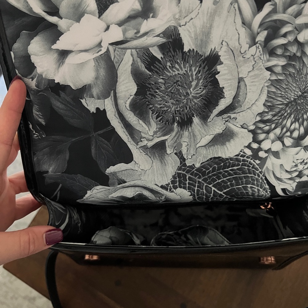 Like New Ted Baker Black & White Crossbody - Picture 5 of 6